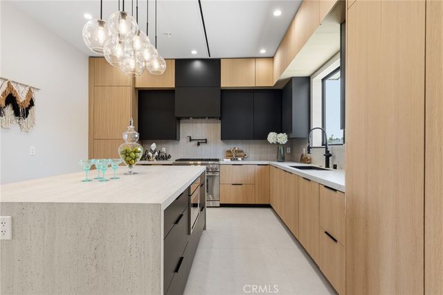 19539 Mobile Street, Reseda, CA 91335