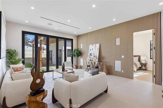 19539 Mobile Street, Reseda, CA 91335