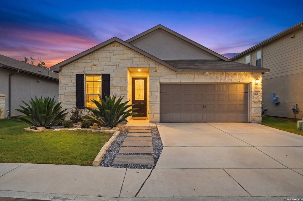 12226 Chena Lk, San Antonio, TX 78249