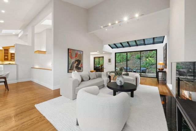 21 Valley Oak Street, Portola Valley, CA 94028