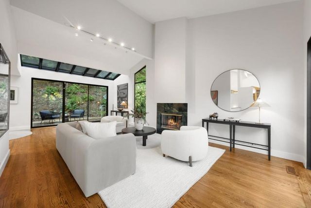 21 Valley Oak Street, Portola Valley, CA 94028