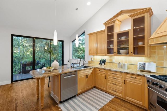 21 Valley Oak Street, Portola Valley, CA 94028