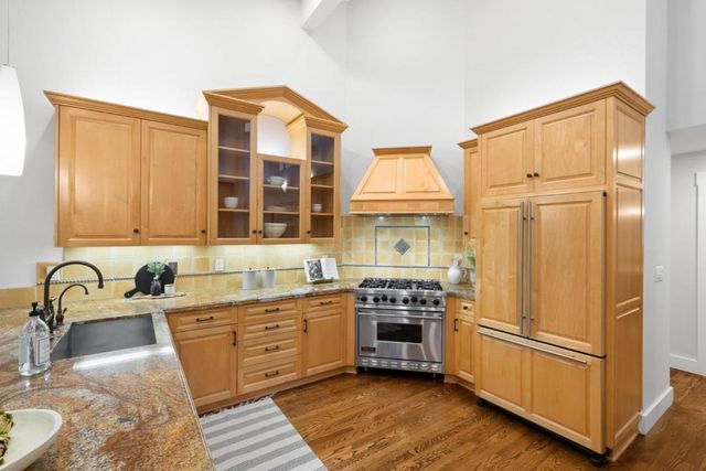 21 Valley Oak Street, Portola Valley, CA 94028