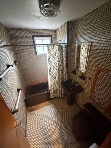 10910 SW 40th Street, Miami, FL 33165