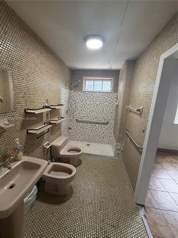 10910 SW 40th Street, Miami, FL 33165