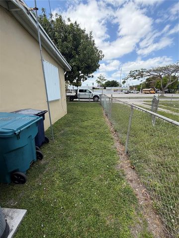 10910 SW 40th Street, Miami, FL 33165