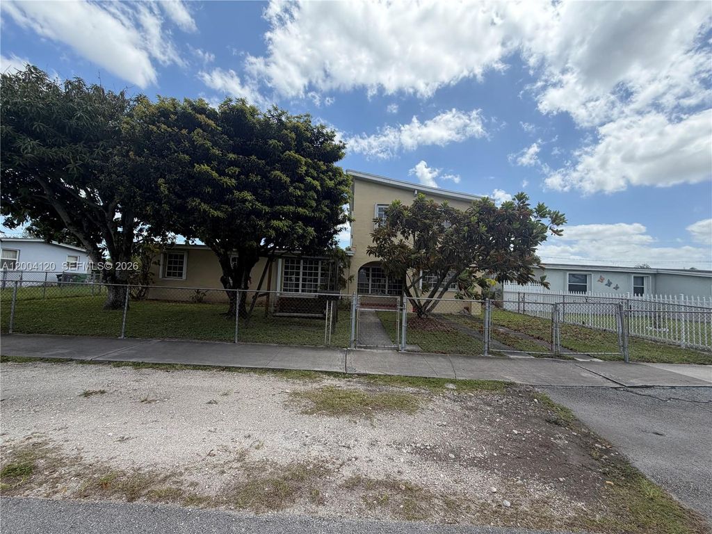 10910 SW 40th Street, Miami, FL 33165