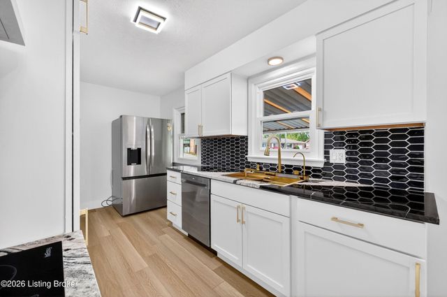 9804 Evening Star Dr, Louisville, KY 40272