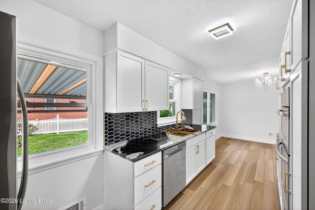 9804 Evening Star Dr, Louisville, KY 40272