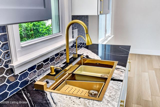 9804 Evening Star Dr, Louisville, KY 40272