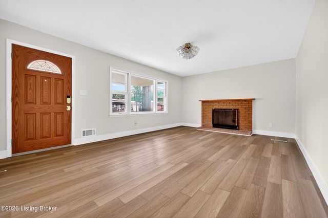 9804 Evening Star Dr, Louisville, KY 40272