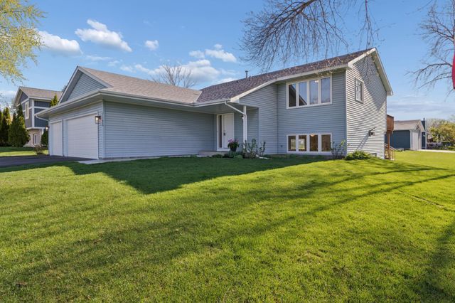 1193 Shawmut Street S, Shakopee, MN 55379