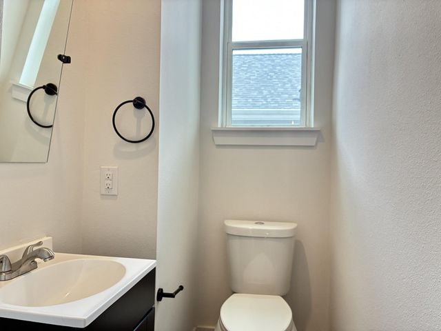 1535 W 24th Street B, Houston, TX 77008