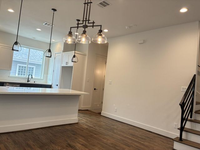 1535 W 24th Street B, Houston, TX 77008