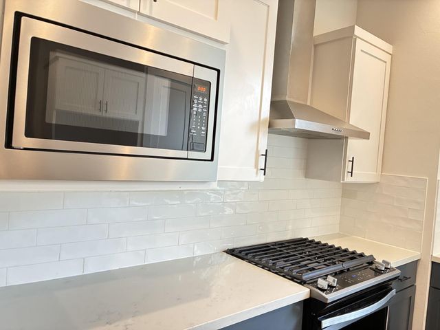 1535 W 24th Street B, Houston, TX 77008