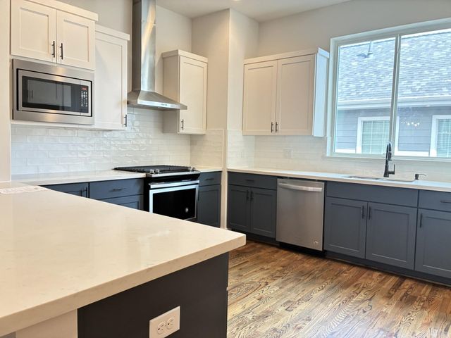 1535 W 24th Street B, Houston, TX 77008