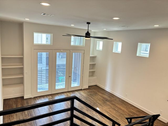 1535 W 24th Street B, Houston, TX 77008