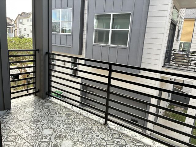 1535 W 24th Street B, Houston, TX 77008