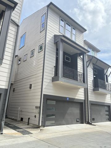 1535 W 24th Street B, Houston, TX 77008