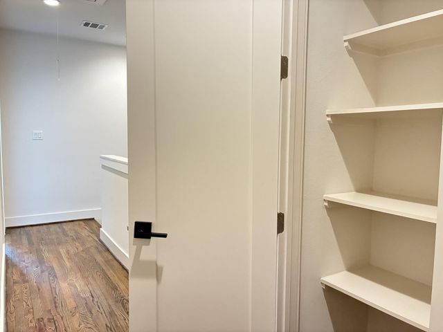 1535 W 24th Street B, Houston, TX 77008