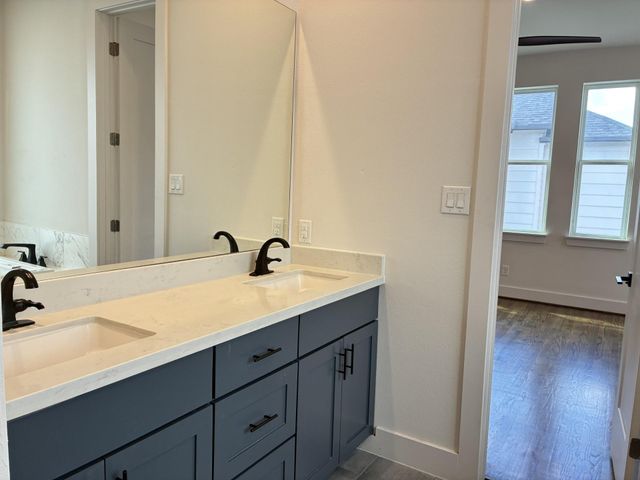 1535 W 24th Street B, Houston, TX 77008