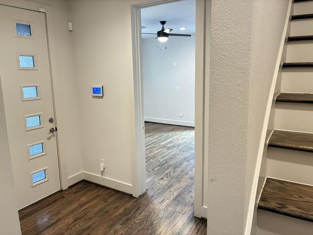 1535 W 24th Street B, Houston, TX 77008