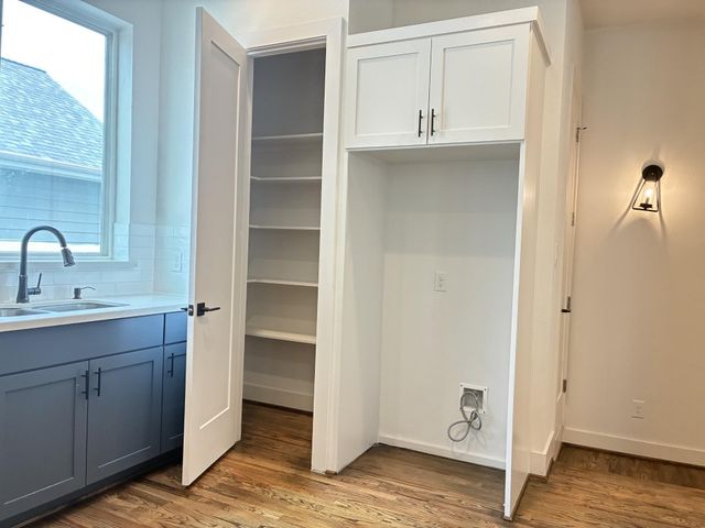 1535 W 24th Street B, Houston, TX 77008