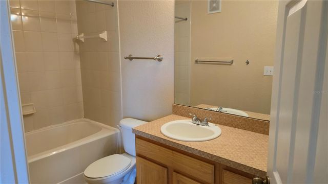 10211 COURTNEY PALMS BOULEVARD 304, Tampa, FL 33619
