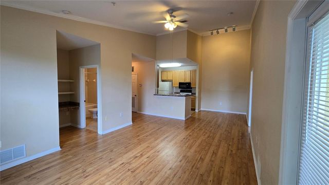 10211 COURTNEY PALMS BOULEVARD 304, Tampa, FL 33619