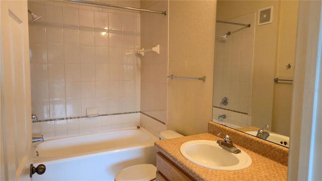 10211 COURTNEY PALMS BOULEVARD 304, Tampa, FL 33619