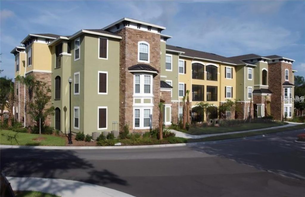 10211 COURTNEY PALMS BOULEVARD 304, Tampa, FL 33619