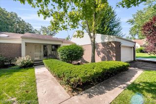 5229 Simpson Lake Road, West Bloomfield, MI 48323