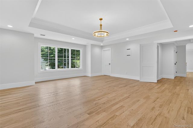 654 Caledonia Road, Dix Hills, NY 11746