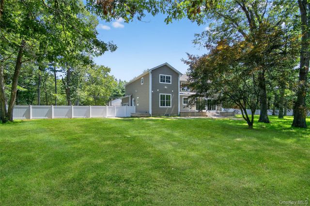 654 Caledonia Road, Dix Hills, NY 11746