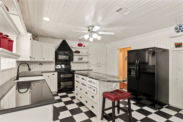 102 Foster Ranch Road, Trinidad, TX 75163