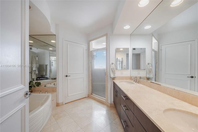 765 Crandon Blvd PH-12, Key Biscayne, FL 33149