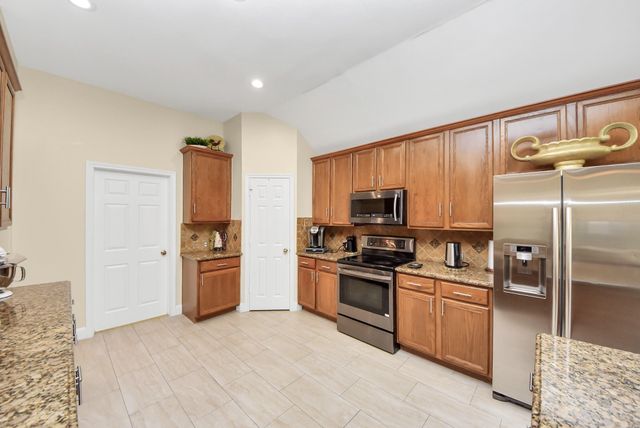 15511 Seminole Canyon Drive, Sugar Land, TX 77498