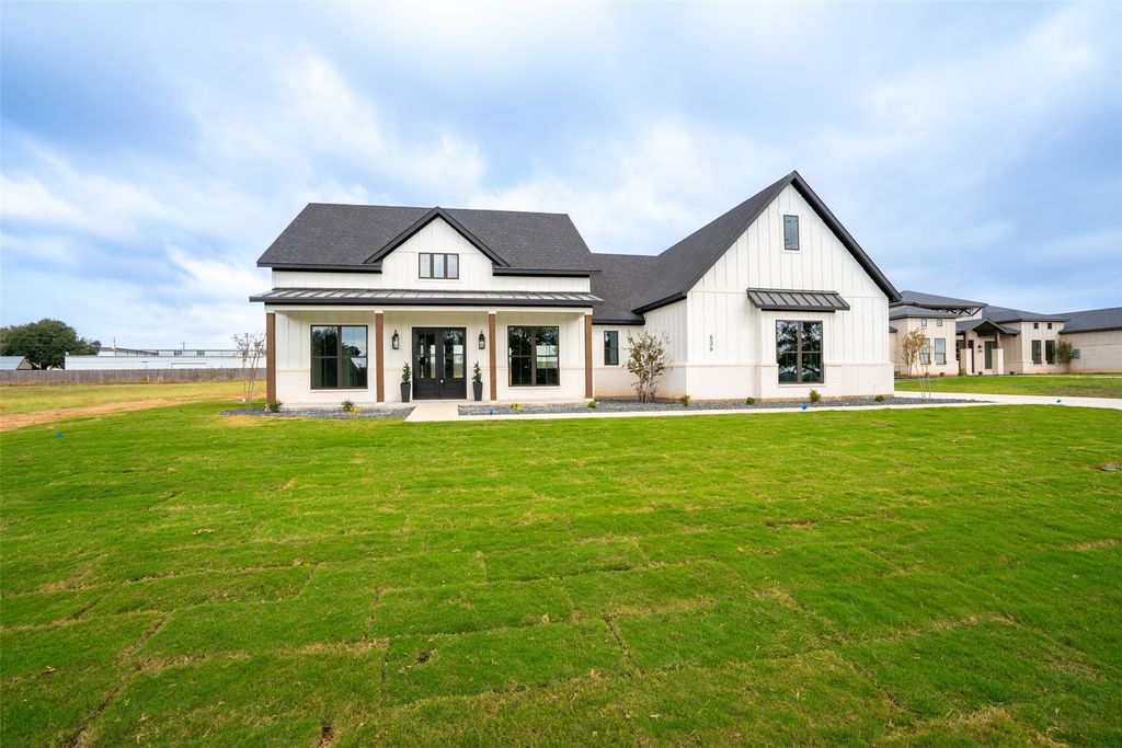 536 Helena Drive, Granbury, TX 76048