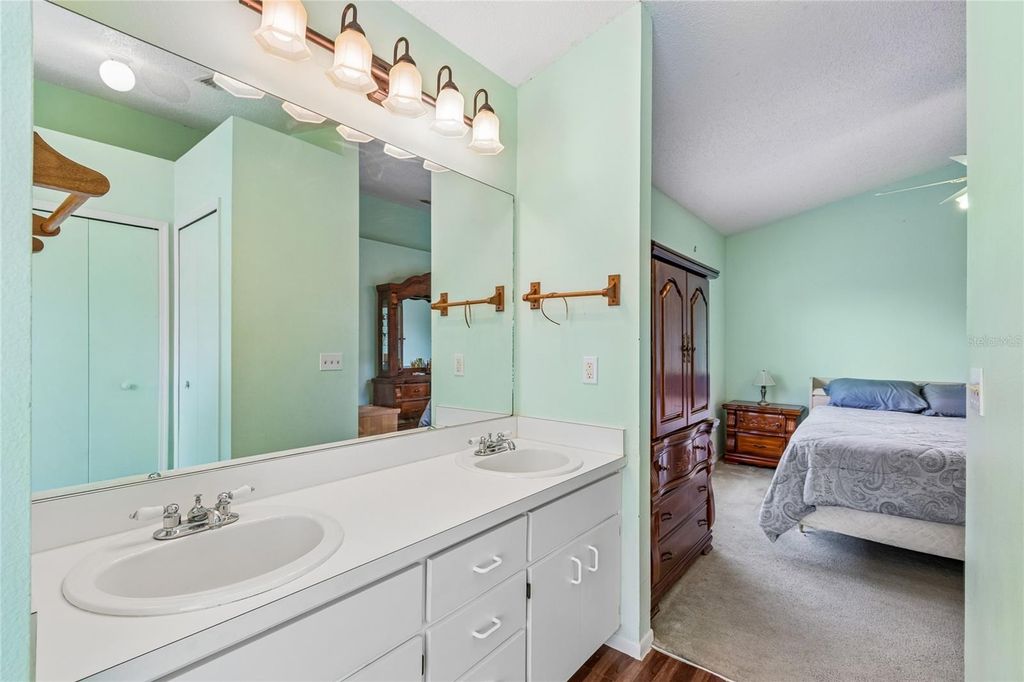 Image 18 of property listing at 1967 GARWOOD DRIVE, Orlando, FL 32822
