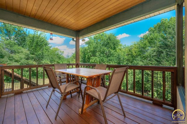 5614 SW Fairlawn RD, Topeka, KS 66610