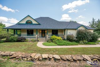 5614 SW Fairlawn RD, Topeka, KS 66610