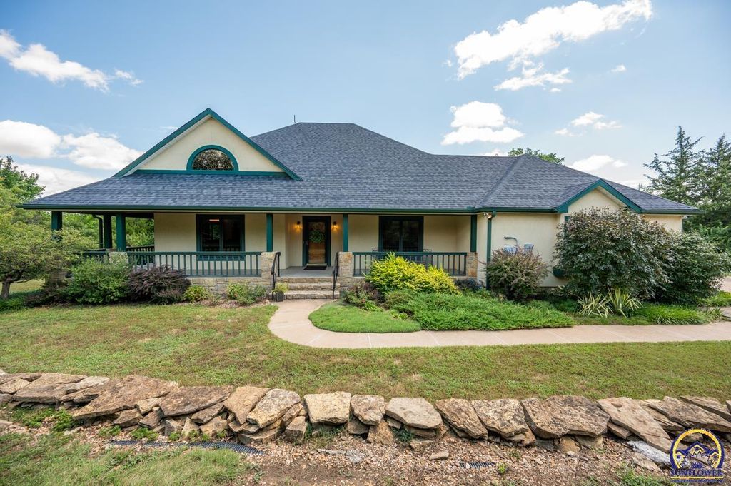 5614 SW Fairlawn RD, Topeka, KS 66610