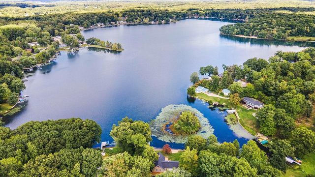 12055 S Sherman Lake Drive, Augusta, MI 49012