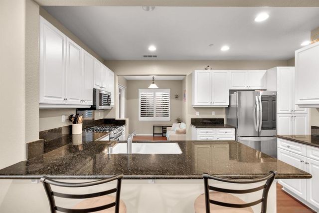 10287 Spruce Woodlands Way, Escondido, CA 92026