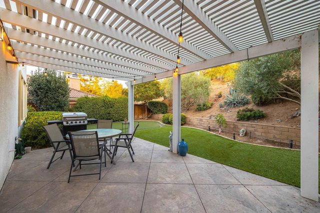 10287 Spruce Woodlands Way, Escondido, CA 92026