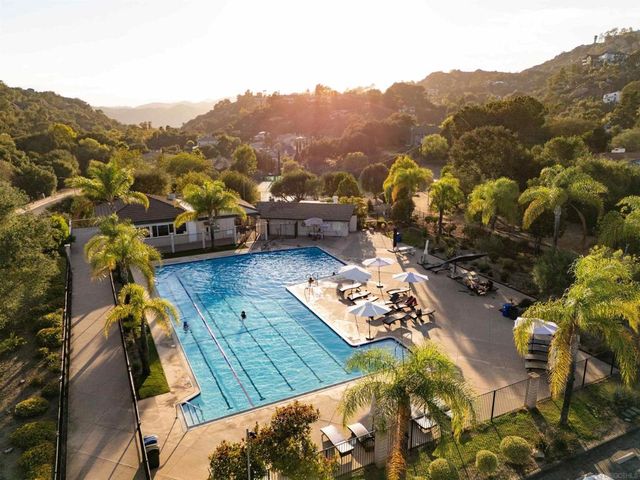 10287 Spruce Woodlands Way, Escondido, CA 92026