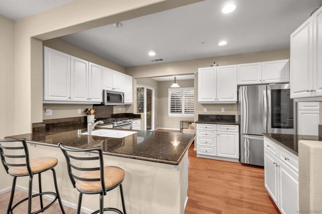 10287 Spruce Woodlands Way, Escondido, CA 92026