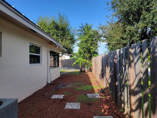 1601 SW 1 Terrace 1, Pompano Beach, FL 33060