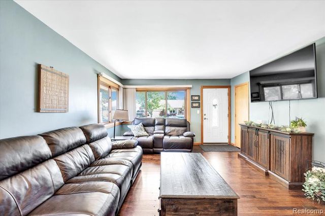 28048 Bohn Street, Roseville, MI 48066