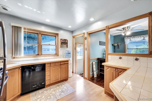 28048 Bohn Street, Roseville, MI 48066